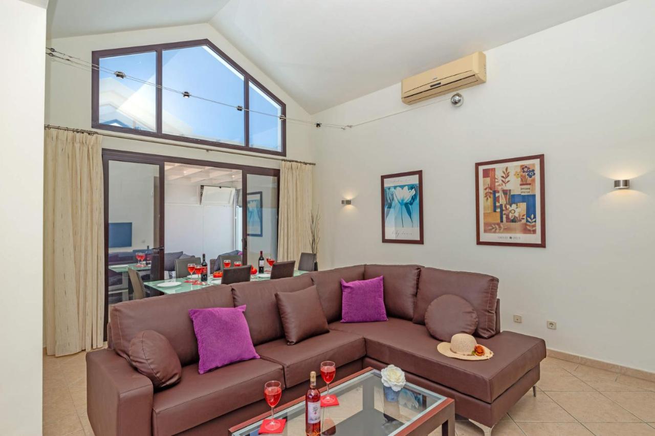 Villa Janubio By Villa Plus ปลายาบลังกา ภายนอก รูปภาพ